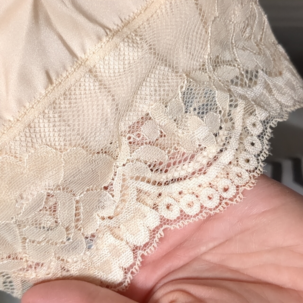 Ivory/cream satin bridal robe size M/L - Picture 3 of 3